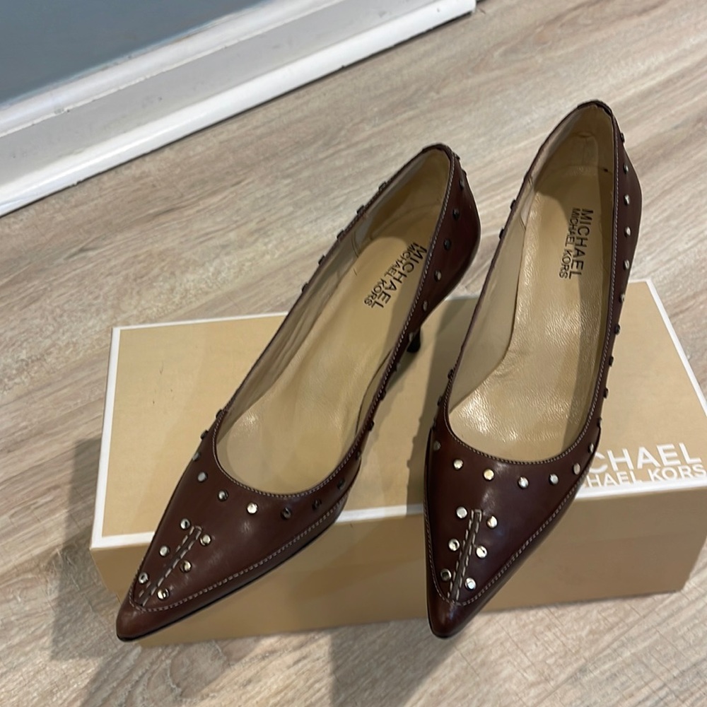 Studded Michael Kors Astor pump
